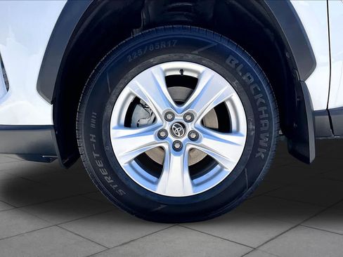 Used 2021 Toyota RAV4 XLE FWD image 10