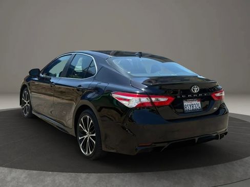 Used 2020 Toyota Camry SE FWD image 8
