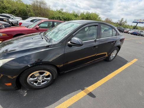 Used 2016 Chevrolet Cruze LT image 2