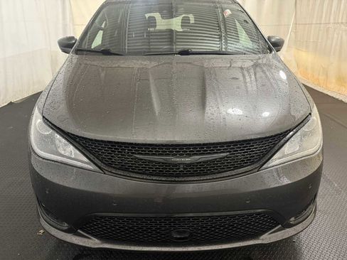 Used 2019 Chrysler Pacifica Touring Plus w/ Advanced Safetytec Group image 3