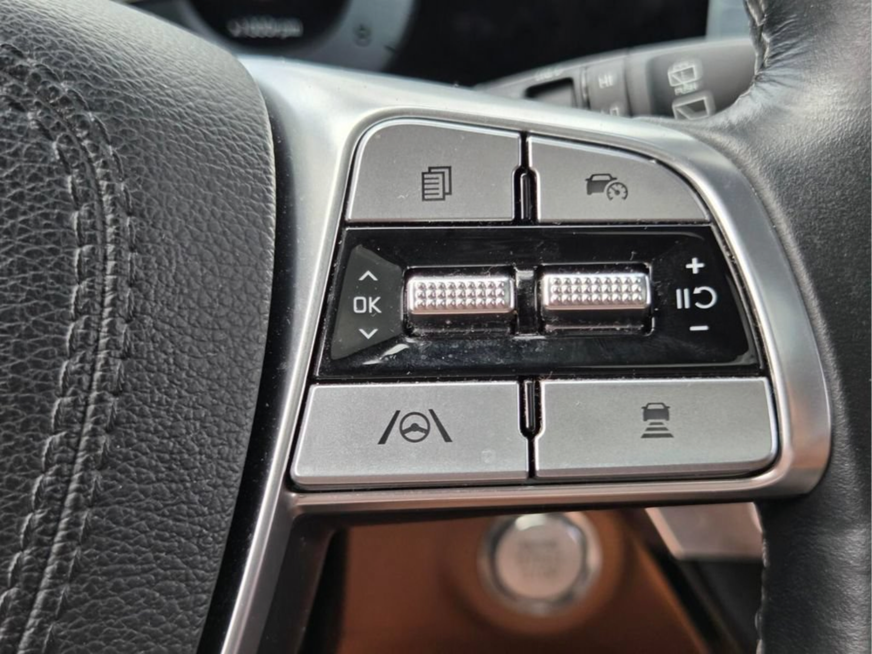 Used 2025 Kia Telluride SX X-Line AWD/4WD image 32