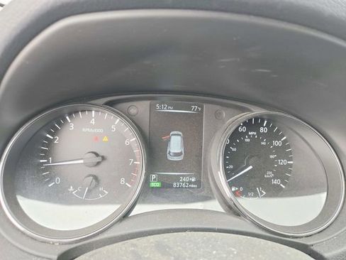 Used 2017 Nissan Rogue SV image 8