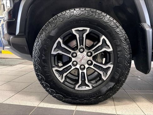 Used 2024 GMC Canyon AT4 w/ AT4 Premium Package AWD/4WD image 7