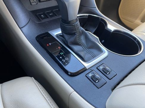 Used 2018 Toyota Highlander XLE image 15