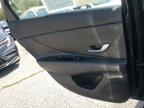 Used 2023 Hyundai Elantra SEL FWD image 13