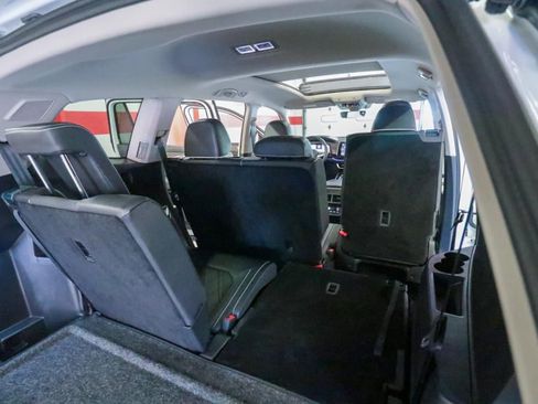 Used 2024 Volkswagen Atlas SEL Premium R-Line image 32