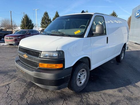 Used 2025 Chevrolet Express 2500 w/ Driver Convenience Package image 10