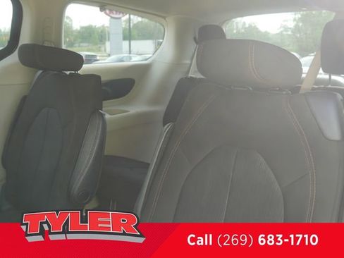 Used 2020 Chrysler Pacifica Touring w/ Cold Weather Group FWD image 41