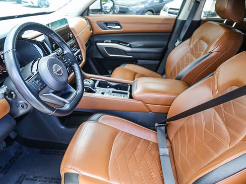 Used 2023 Nissan Pathfinder Platinum FWD image 17