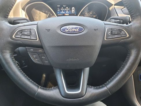 Used 2017 Ford Focus Titanium FWD image 19