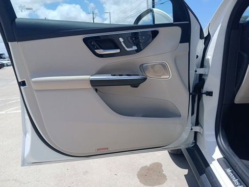 Used 2024 Mercedes-Benz GLC 300 4MATIC image 24