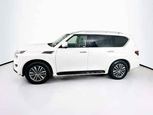 Used 2024 Nissan Armada SL w/ Captain's Chairs Package image 4