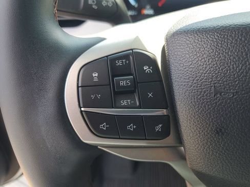 Used 2025 Ford Explorer Active AWD/4WD image 11