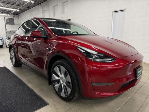 Used 2024 Tesla Model Y Long Range image 3