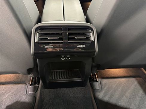 Used 2024 BMW 530i xDrive w/ Premium Package image 24