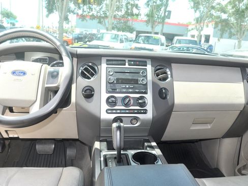 Used 2008 Ford Expedition XLT image 24