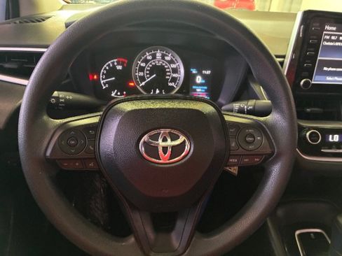 Used 2020 Toyota Corolla LE FWD image 19