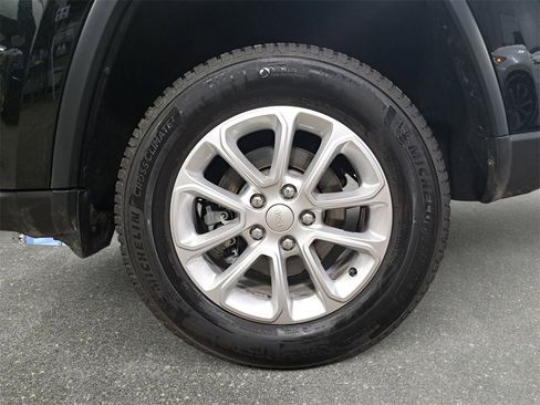 Certified 2022 Jeep Grand Cherokee Laredo E image 31