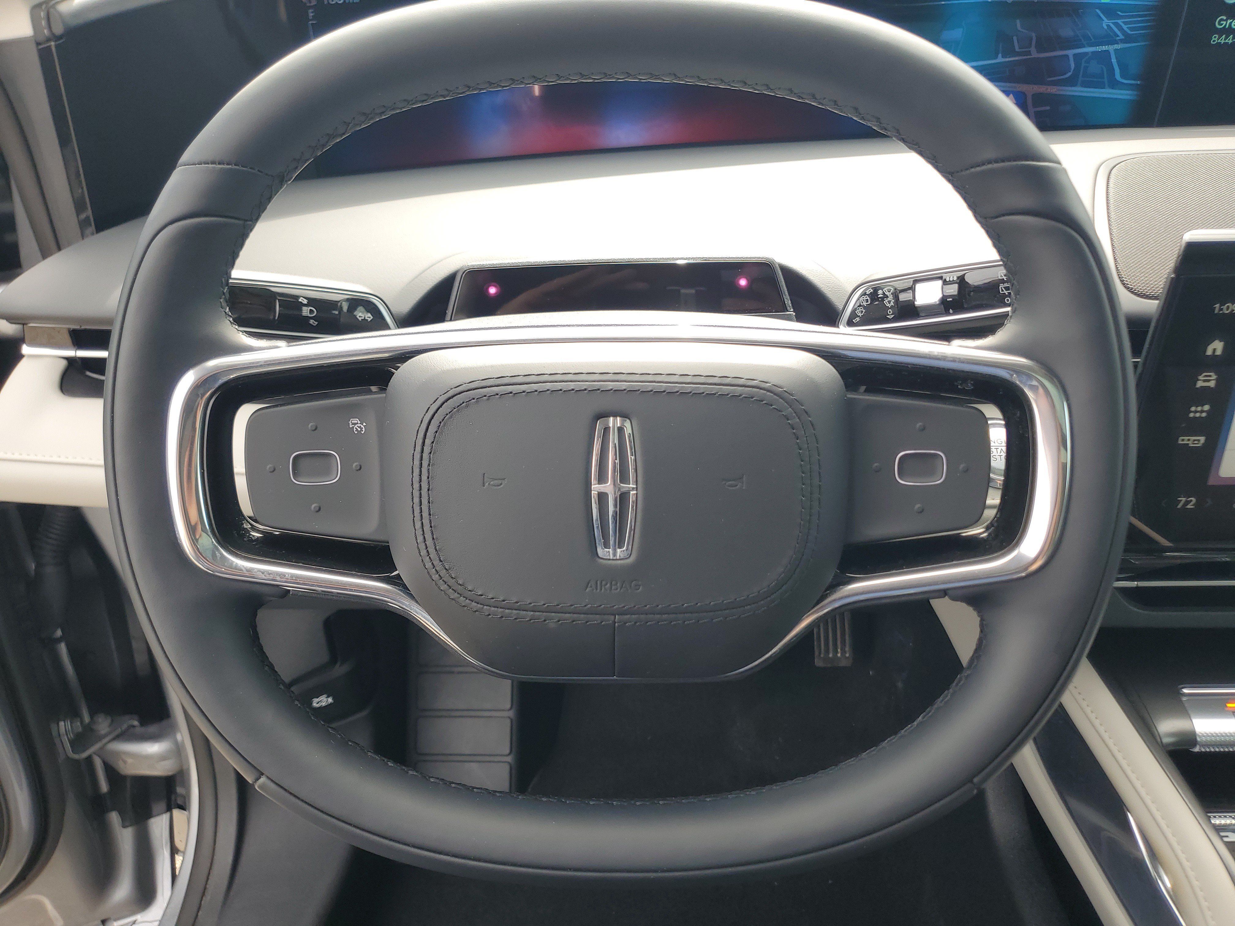 Used 2025 Lincoln Nautilus Reserve AWD/4WD image 14