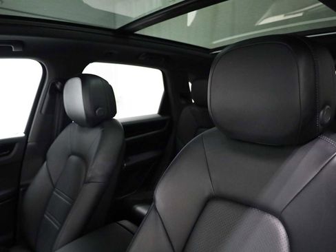 Used 2022 Porsche Cayenne image 19