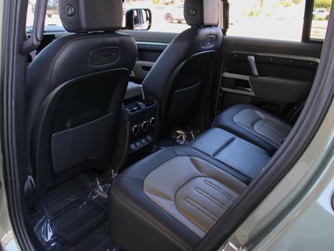 Used 2022 Land Rover Defender 110 X-Dynamic SE AWD/4WD image 16