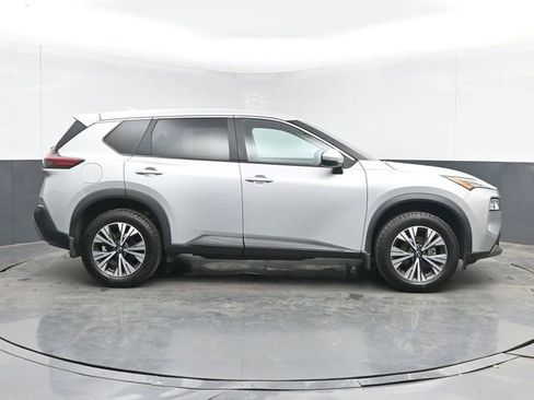 Used 2022 Nissan Rogue SV FWD image 11