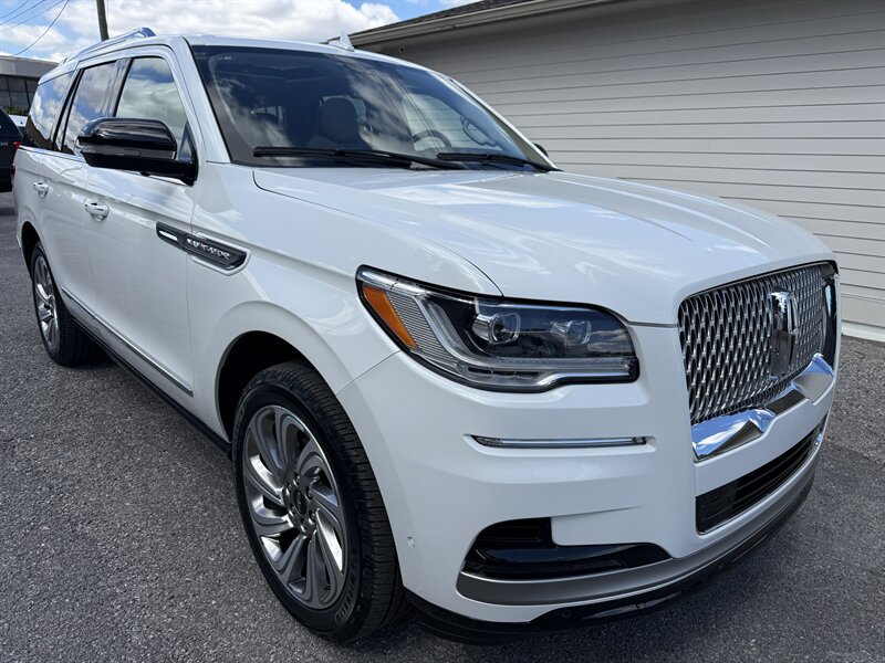 Used 2024 Lincoln Navigator Reserve AWD/4WD image 2