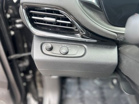Used 2025 Buick Envista Avenir FWD image 22