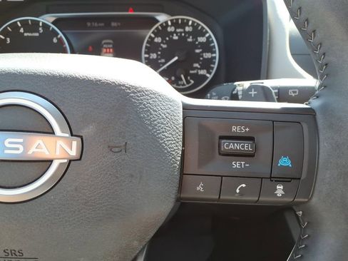Used 2025 Nissan Rogue SV FWD image 19