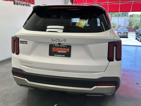 Used 2025 Kia Sorento S w/ Panoramic Sunroof Package FWD image 4