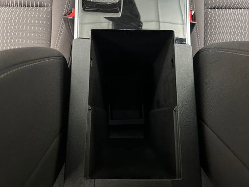 Used 2026 Chevrolet Equinox LT FWD image 36