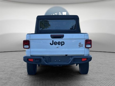 Certified 2021 Jeep Gladiator Willys image 3