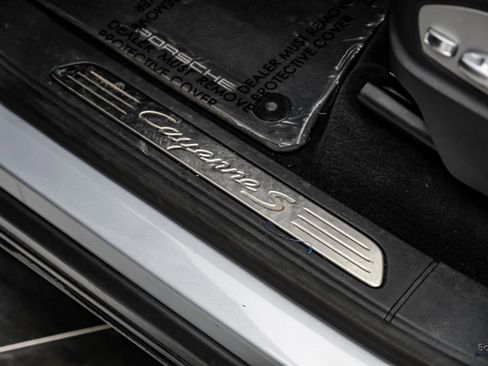 Used 2017 Porsche Cayenne S image 37