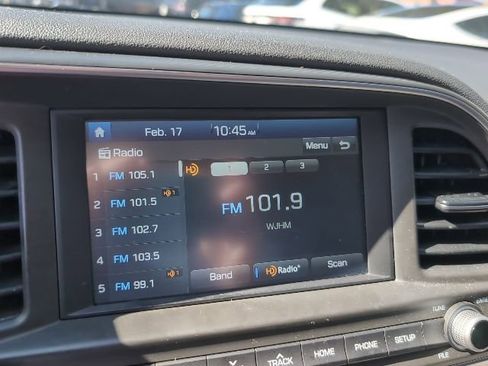 Used 2020 Hyundai Elantra SEL image 14