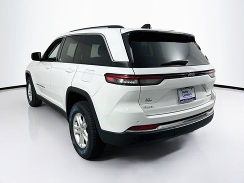Used 2023 Jeep Grand Cherokee Laredo AWD/4WD image 7