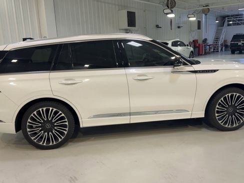 New 2026 Lincoln Aviator Black Label AWD/4WD image 2