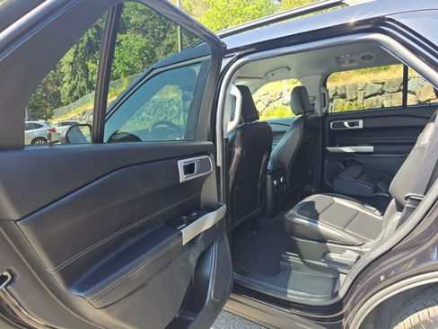 Used 2021 Ford Explorer XLT w/ Equipment Group 202A AWD/4WD image 24