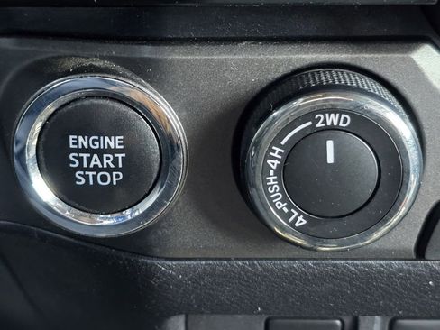 Used 2020 Toyota Tacoma TRD Off-Road w/ Technology Package AWD/4WD image 9