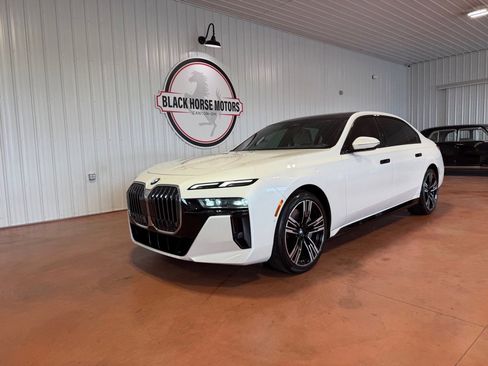 Used 2023 BMW 760i xDrive w/ Parking Assistance Package image 4