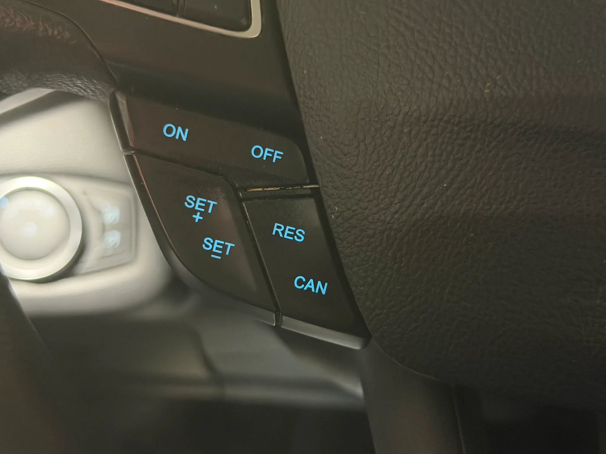 Used 2018 Ford Escape SE w/ SE Sync 3 Package AWD/4WD image 22