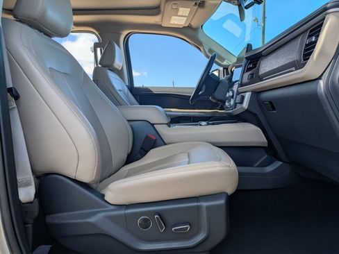Used 2024 Ford Expedition Limited image 15