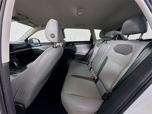 Used 2022 Volkswagen Taos SE w/ IQ.Drive SE Package image 4