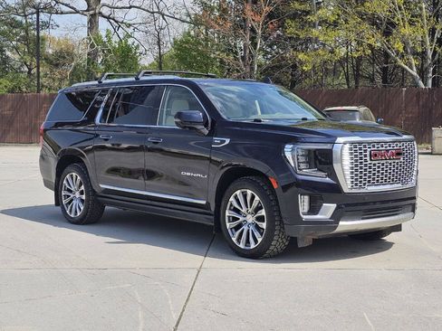 Used 2021 GMC Yukon XL Denali w/ Denali Ultimate Package AWD/4WD image 3