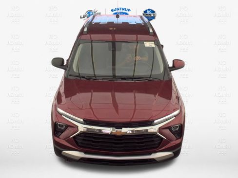 Used 2025 Chevrolet TrailBlazer LT AWD/4WD image 2