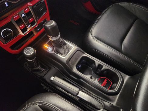 Used 2020 Jeep Gladiator Overland AWD/4WD image 19