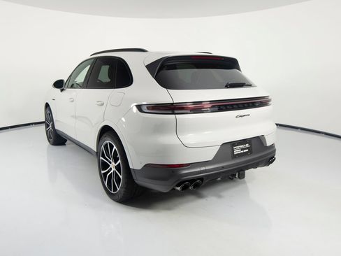Certified 2026 Porsche Cayenne E-Hybrid AWD/4WD image 8