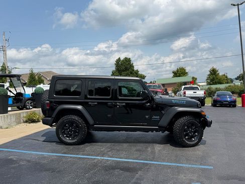 Used 2023 Jeep Wrangler Unlimited w/ Cold Weather Group AWD/4WD image 2