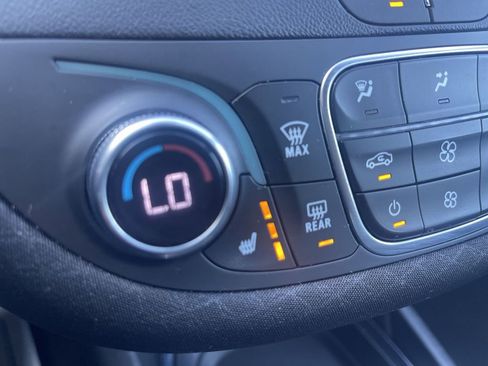 Used 2025 Chevrolet Malibu LT image 40