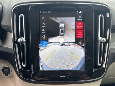 New 2026 Volvo XC40 B5 Ultra w/ Climate Package image 24