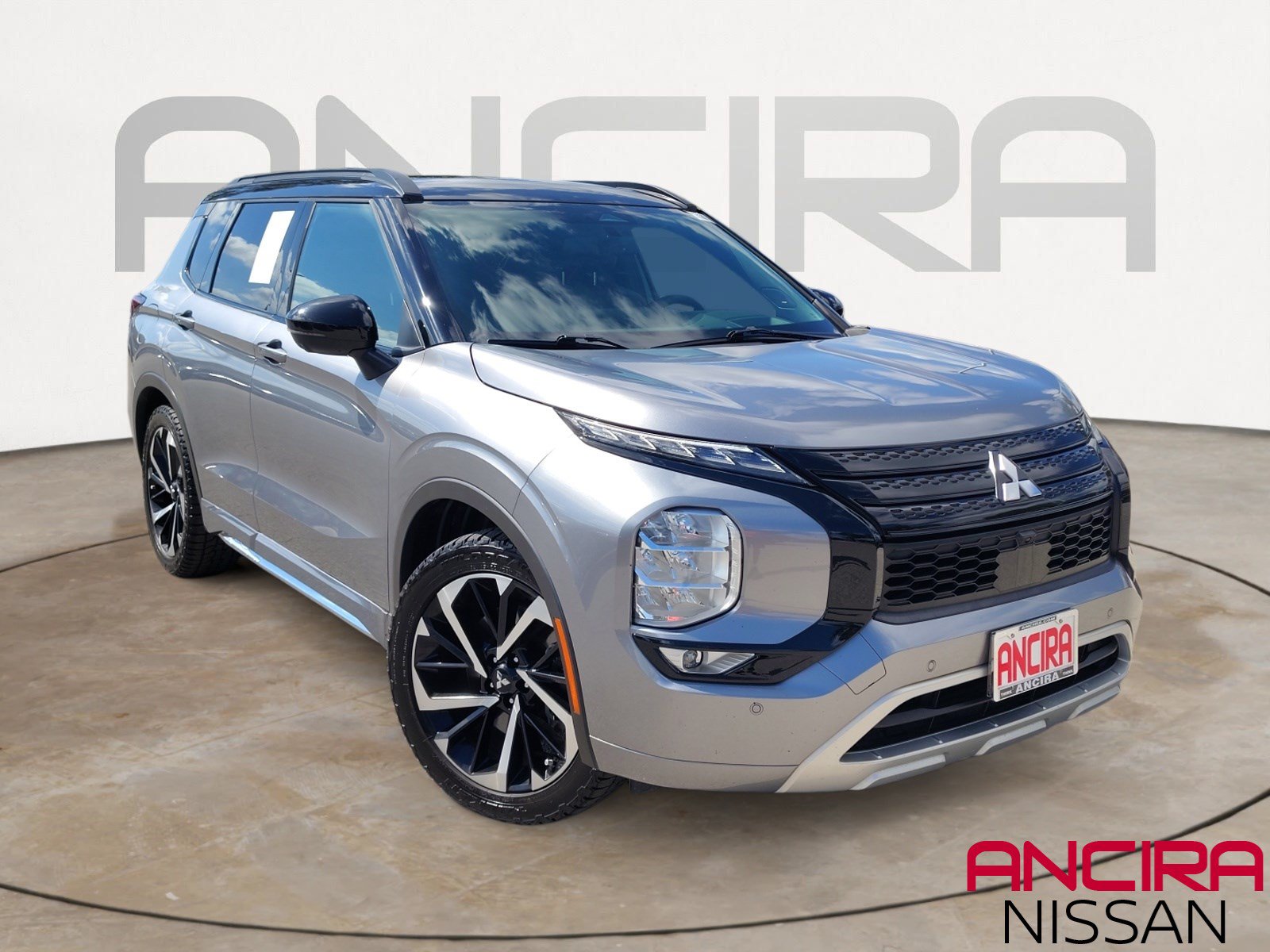 Used 2023 Mitsubishi Outlander SEL FWD image 1